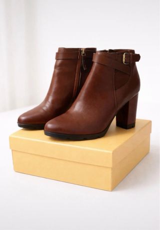 Botines marrones de tacón – estilo elegante