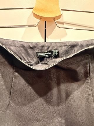 Falda corta polipiel Stradivarius