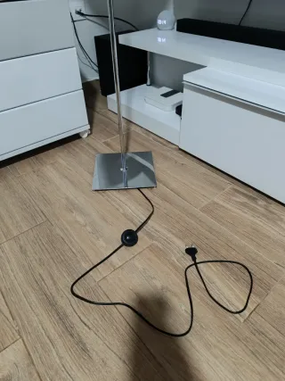 Lámpara de pie IKEA Roja y Plateada