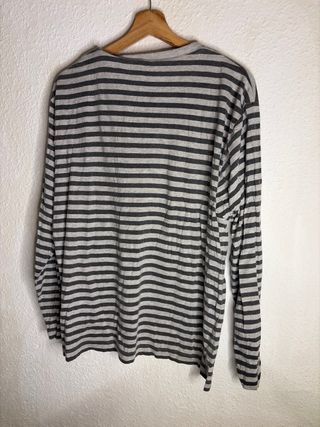 Camiseta Pijama de rayas grises y blancas