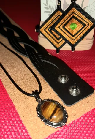 Conjunto Joyas: Pendientes, Pulsera y Colgante T