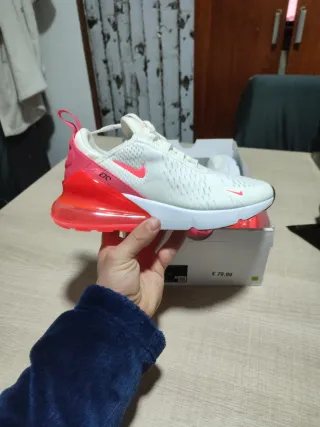 Nike W Air Max 270 Rojas y Blancas