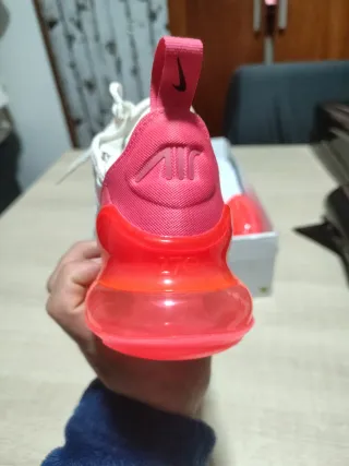 Nike W Air Max 270 Rojas y Blancas