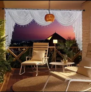 Cortina decorativa beige y blanca