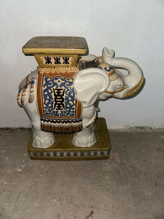 Tavolo + sgabelli e elefante in ceramica