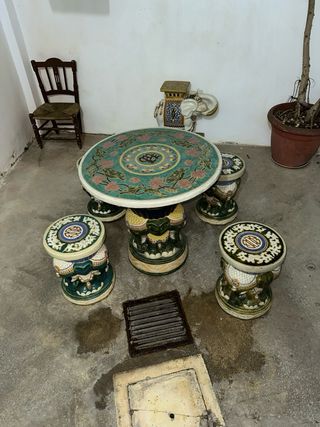 Tavolo + sgabelli e elefante in ceramica