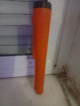 Detector de metales naranja -como nuevo