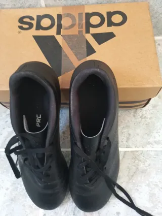 Botas de fútbol Adidas negras