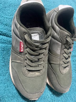 Zapatillas Levi's grises