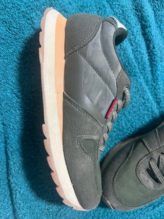 Zapatillas Levi's grises