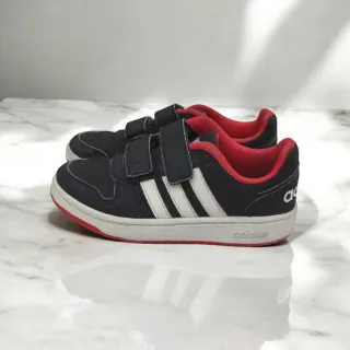 Scarpe Adidas bambino n.32 nere/rosse con strappi