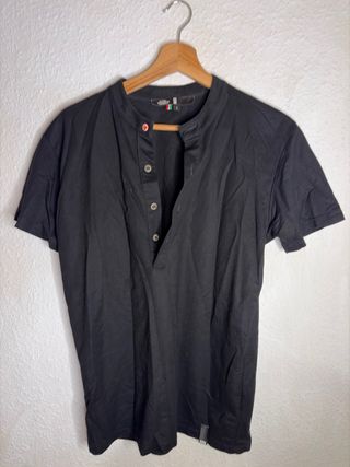 Camiseta Negra henley