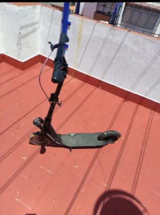 Patinete manual negro