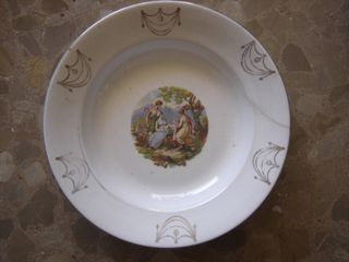 Due piatti in porcellana opaca