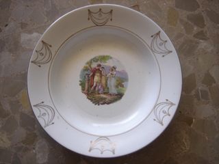 Due piatti in porcellana opaca