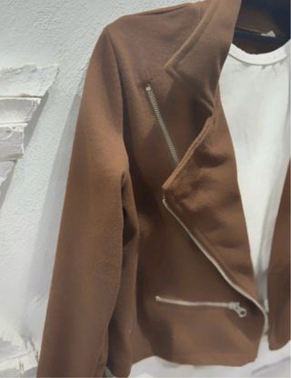 Chaqueta cruzada marrón y roja