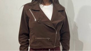 Chaqueta cruzada marrón y roja