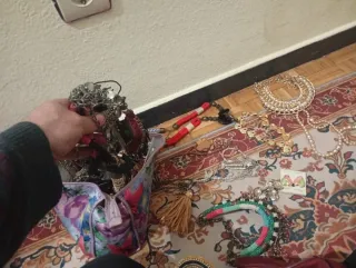 Set di collane e bracciali dorati