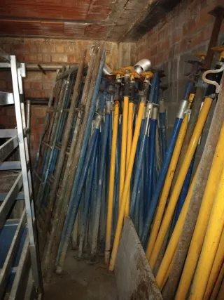 Puntales de obra metálicos