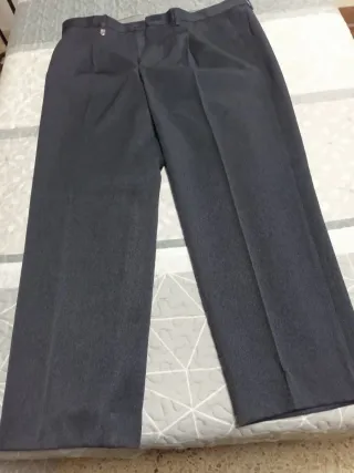 Pantalón de vestir gris con pinzas talla 50
