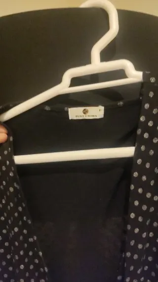 Vestido cruzado plateado de lunares