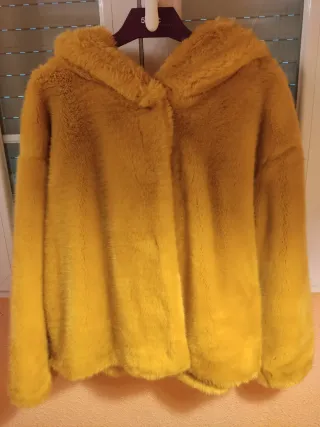 Cazadora pelo Zara talla M