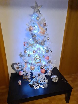 Árbol de Navidad Blanco con Adornos plata y rosa