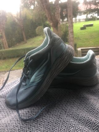 Zapatillas deportivas verdes y azul verdoso