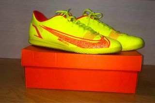 Lote de botas de fútbol