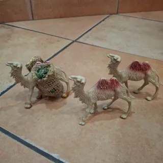 Personaggi presepe cammelli