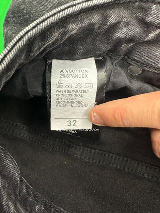 Jeans Amiri neri con stampa angelo