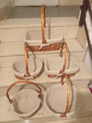 Cestas de mimbre con forro de tela