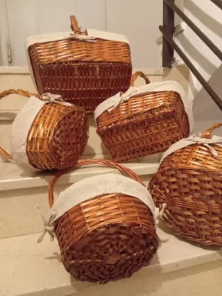 Cestas de mimbre con forro de tela