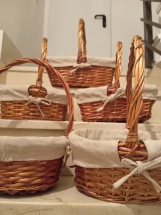 Cestas de mimbre con forro de tela