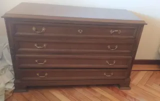Cómoda vintage de madera con 4 cajones