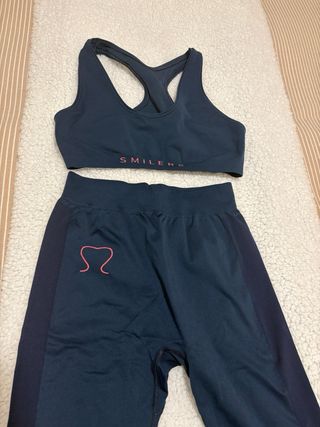 Conjunto deportivo azul