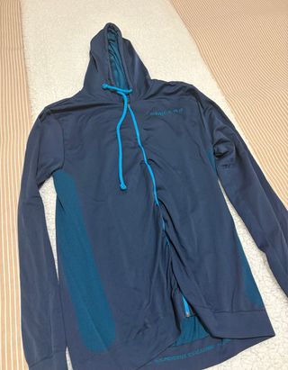 Conjunto deportivo azul