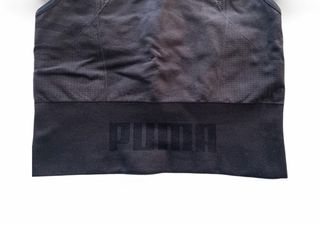 Top deportivo Puma negro