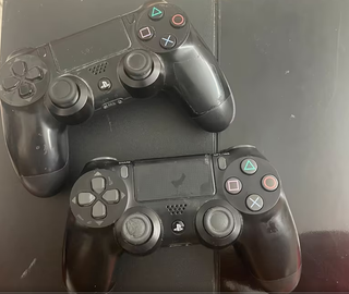 Playstation 4 con 2 Joypad e 16 giochi
