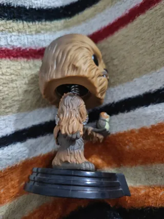 Funko Pop Chewbacca con mini Porg (sin caja)