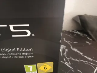 Caja PS5 Digital Edition con manuales
