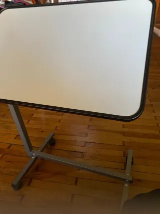 Mesa auxiliar basculante