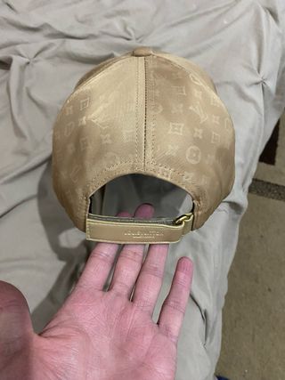 Gorra Louis Vuitton Beige/Dorado Monogram