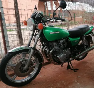Royal Enfield 650  Kawasaki KZ 650  Guzzi V50