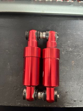 Suspensiones patinete eléctrico rojas