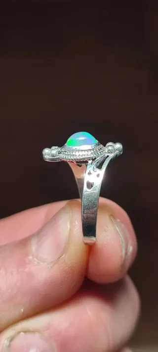 Anillo de Plata y Ópalo.