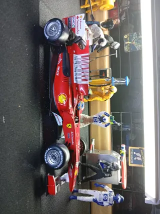 Ferrari F10 Fernando Alonso Hotwheels 1/18