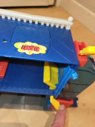 Superzings Comisaría de Policía.Superthings ideal