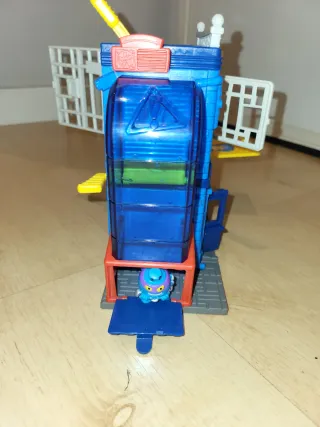 Superzings Comisaría de Policía.Superthings ideal