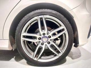 Mercedes-Benz A180 CDI / AMG Line / TECHO SOLAR